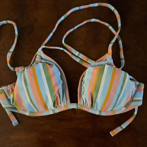 Wild Fable Women's Underwire Striped Shimmer Bikini Top NWOT Size Small - Picture 4 of 6